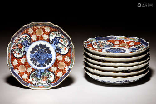 SET OF SEVEN JAPANESE IMARI WARE PLATES