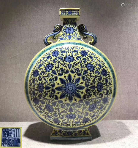 A DAQING QIANLONG NIANZHI MARK YELLOW BLUE&WHITE MOONFLASK