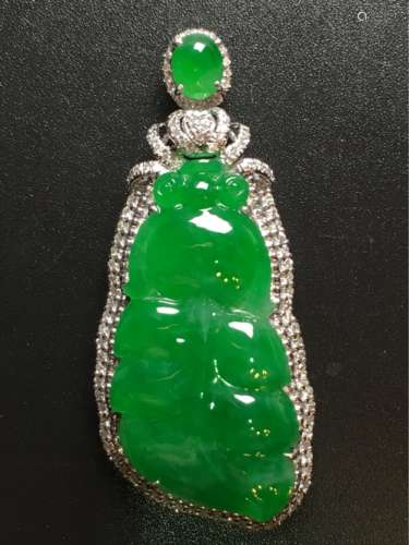 A NATURAL JADEITE PENDANT