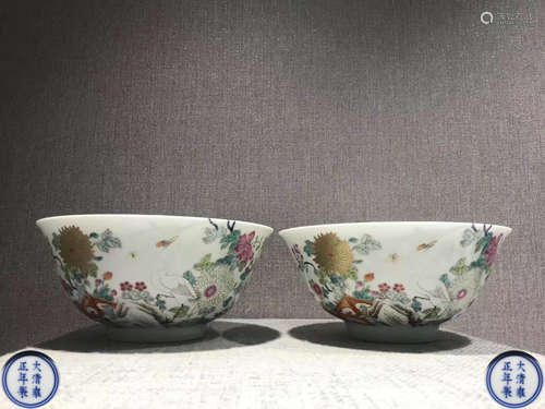 PAIR OF DAQING YONGZHENG NIANZHI FAMILLE-ROSE BOWLS