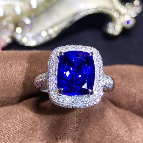 A NATURAL HUANGJIALAN TANZANITE RING