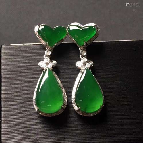 A NATURAL MANLV JADEITE EARRING