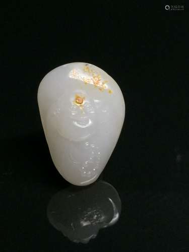 A NATURAL HETIAN JADE PENDANT