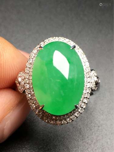 A NATURAL YANGLV JADEITE RING