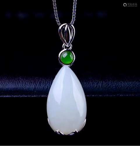 A NATURAL DROP-SHAPED HETIAN JADE PENDANT