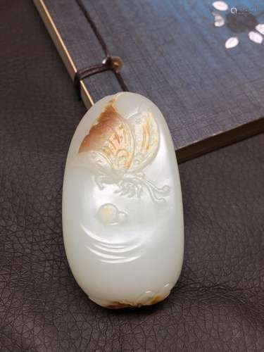 A NATURAL HETIAN JADE PENDANT