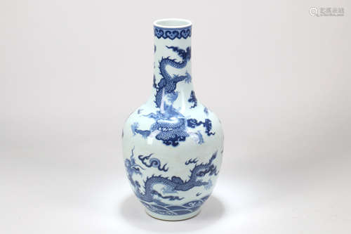 A Chinese Blue and White Porcelain Vase