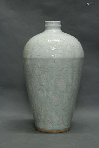 Chinese Ying Qing Floral Vase