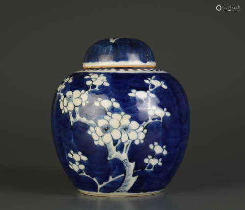 Chinese Blue/White Porcelain Covered Jar