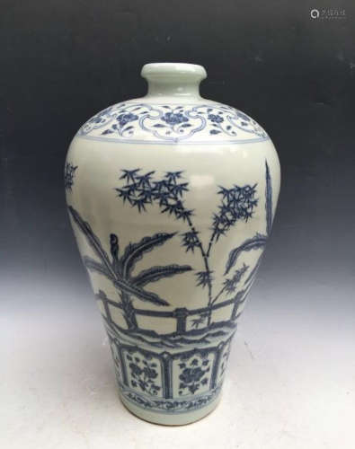 Chinese Ming Dynasty Blue And White Vase