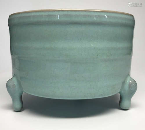 Ru Ware Sky Blue Glaze Tripod Squat Vase