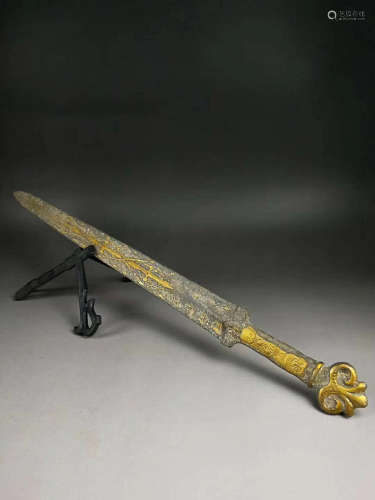 AN ANCIENT ZHANHAN PERIOD UNEARTHED BRONZE SWORD