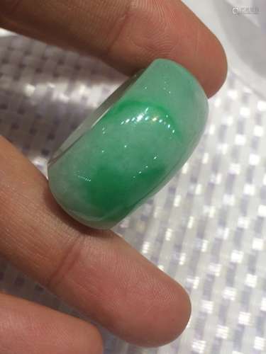 A NATURAL JADEITE MEN'S THUMB RING