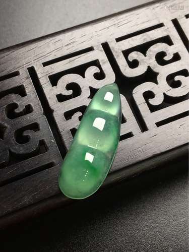 A NATURAL  PIAOLV  JADEITE PEAPOD-SHAPED PENDANT