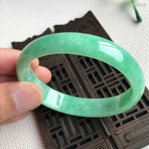 A NATURAL MANLV   JADEITE BANGLE