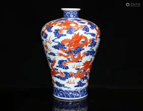 A QING QIANLONG MARK BLUE AND WHITE COLOR VASE