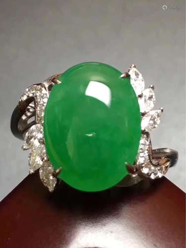 A NATURAL  MANLV  JADEITE RING