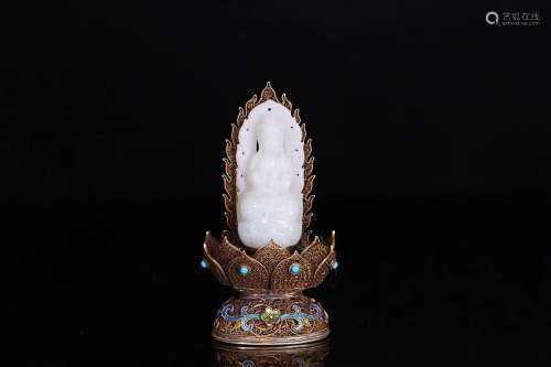 A QING DYNASTY SILVER GILT WIRE INLAY WITH WHITE JADE GUAN YIN