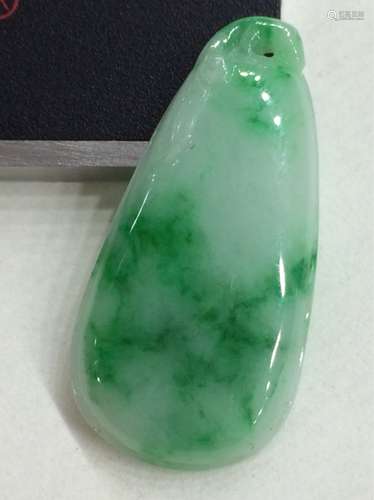 A NATURAL  YANGLV  JADEITE PENDANT