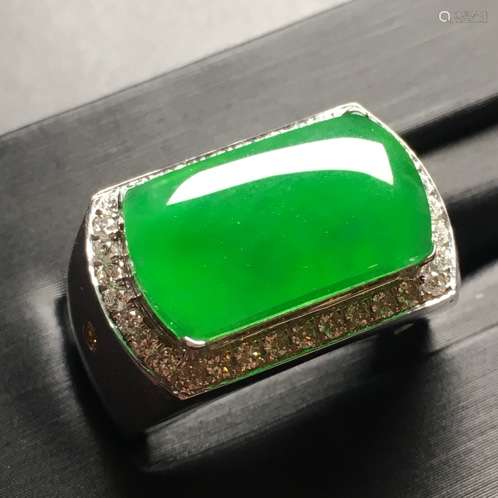 A NATURAL  MANLV  JADEITE RING