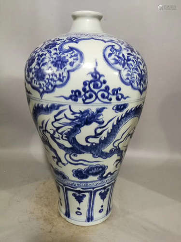 MING QING VASE WITH PATTERN OF FLOWERS AND DRAGON