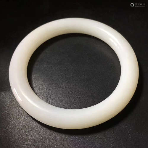 A HETIAN WHITE JADE BRACTELET