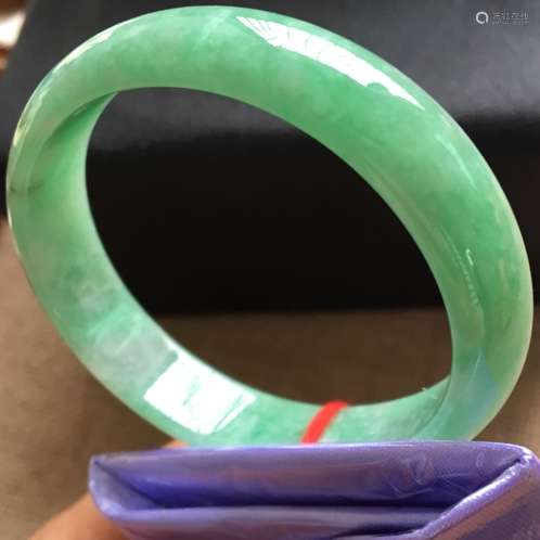 A NATURAL DOULV  JADEITE BRACELET