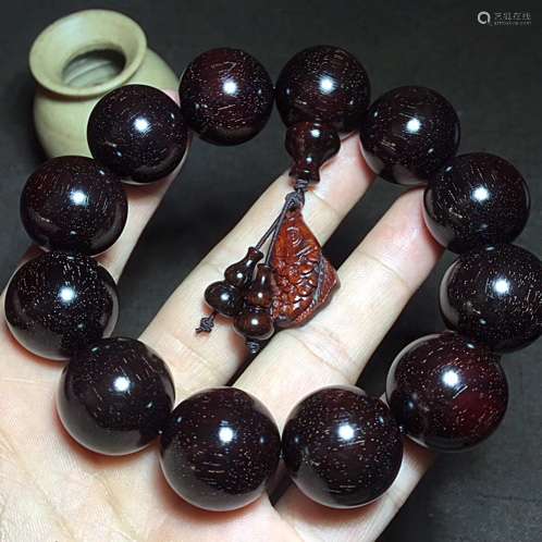 A RED SANDALWOOD BRACELET