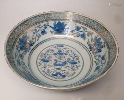 A BLUE TRACING GOLDEN LOTUS PATTERN BOWL