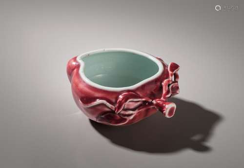 清十八世纪 霁红釉桃形水盂