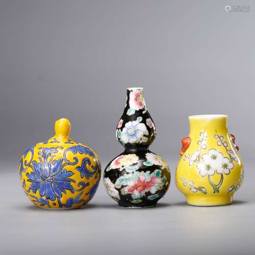 CHINESE FAMILLE ROSE MINIATURE VASES