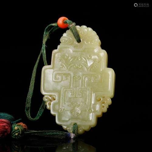 CHINESE YELLOW JADE PENDANT