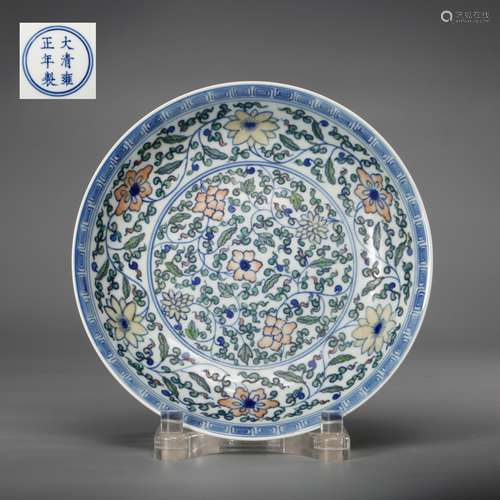 CHINESE DOUCAI PORCELAIN PLATE, MARKED