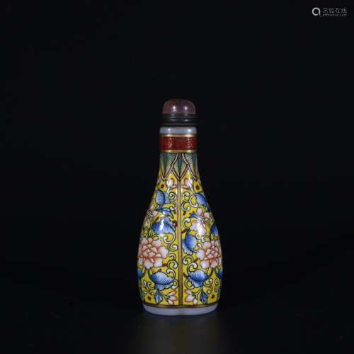 Qianlong Mark, A Painted Snuff Bottle