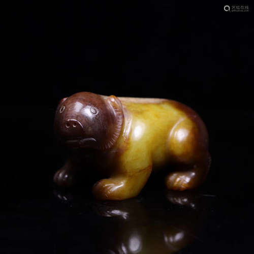 A JADE CARVED BEAR SHAPED FIGURE