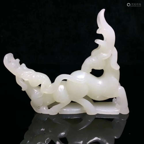 A HETIAN JADE HORSE ORNAMENT