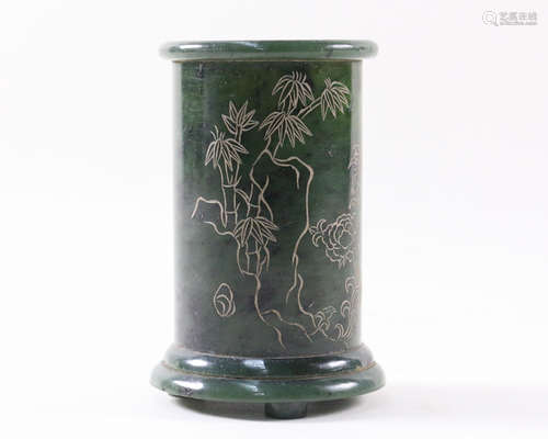 QIANLONG MARK HETIAN GREEN JADE BRUSH HOLDER