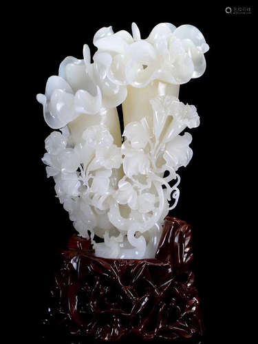 A FINE CARVED HETIAN JADE FLOWER