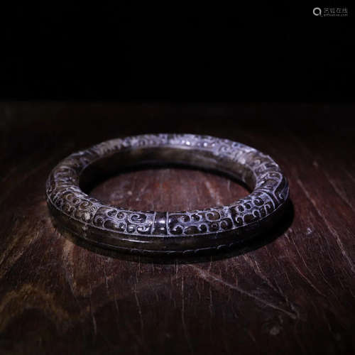 A HETIAN JADE CARVED CLOUD PATTERN BANGLE