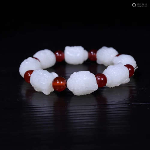 A HETIAN JADE BUDDHA HEAD BRACELET