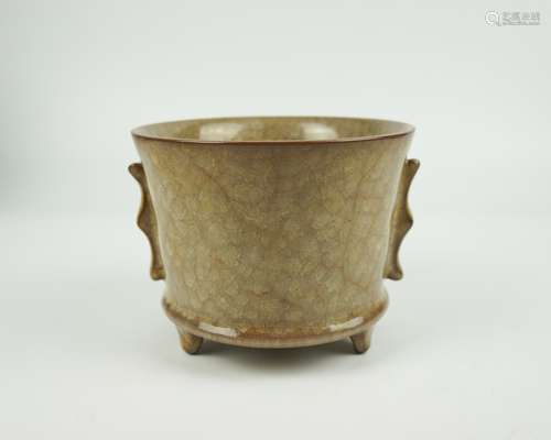 GUANYAO YELLOW GLAZED TRIPOD CENSER