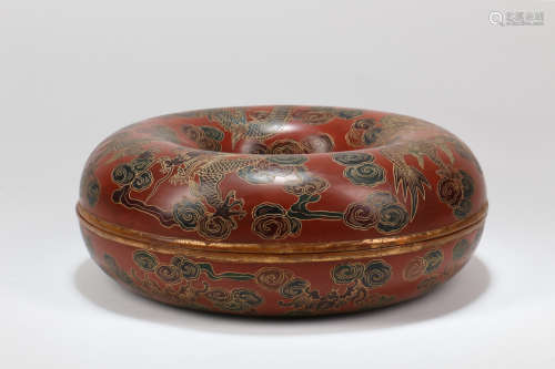 A Chinese Ring Lacquer Box with Cover
