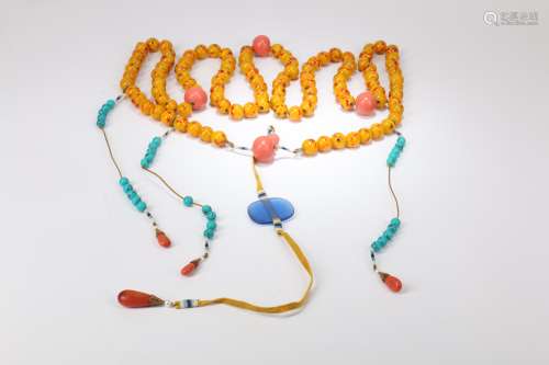 A Set of Chinese Peking Glass Chaozhu Necklace