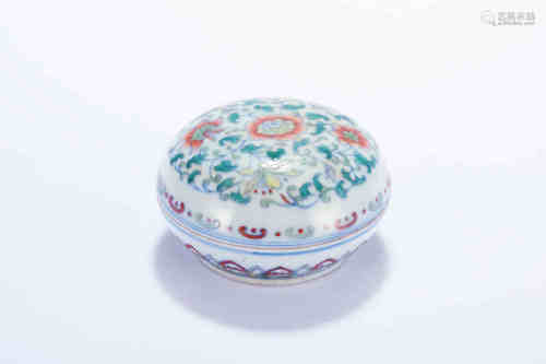 A Chinese Dou-Cai Porcelain Box with Cover
