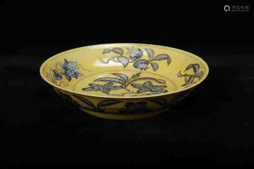 A Chinese Yellow Glazed Blue and White Porcelain Plate
