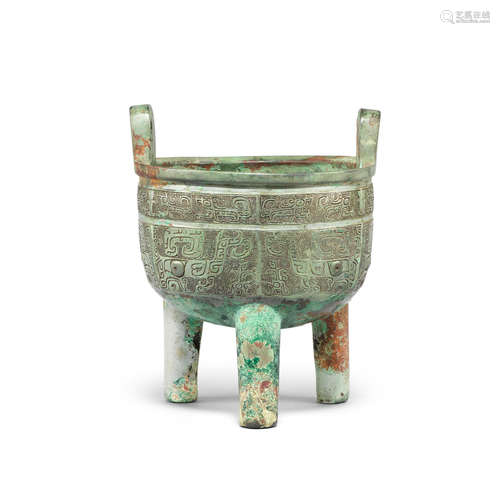 Late Shang Dynasty, 12th/11th century BC, inscribed Yu A very rare archaic bronze ritual food vessel, Ding