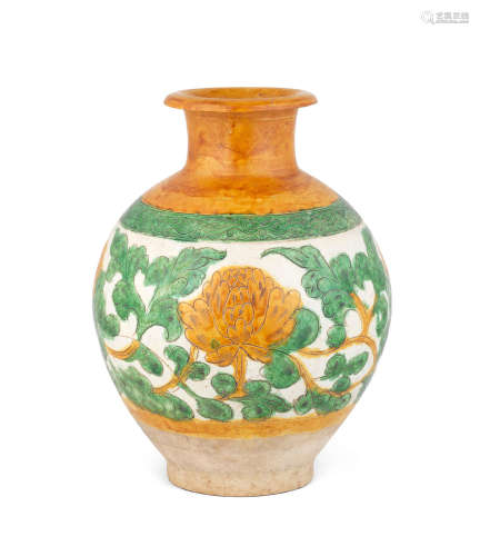 Liao Dynasty A rare sancai 'lotus' jar