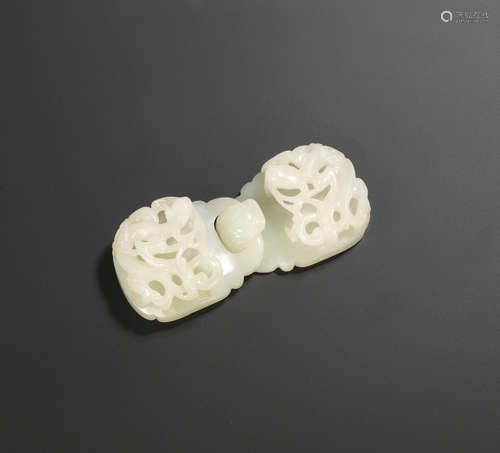 18th century A white jade 'chilong' belt buckle