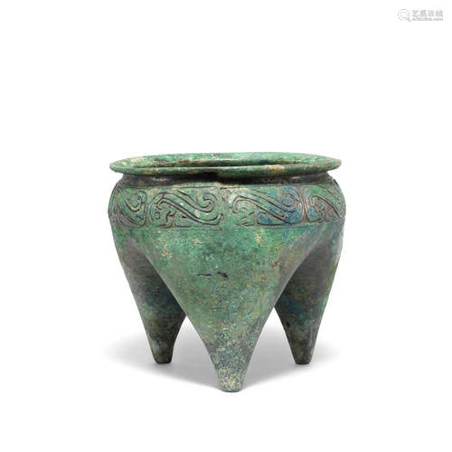 Spring and Autumn Period An archaic bronze tripod ritual food vessel, li