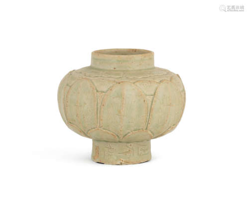 Five Dynasties A rare Yueyao celadon-glazed inscribed 'lotus' jar